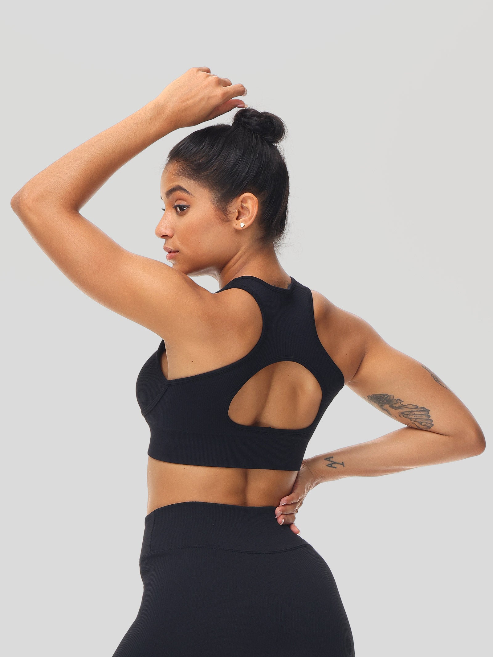 Back Cutout Piping Crop Tank Top