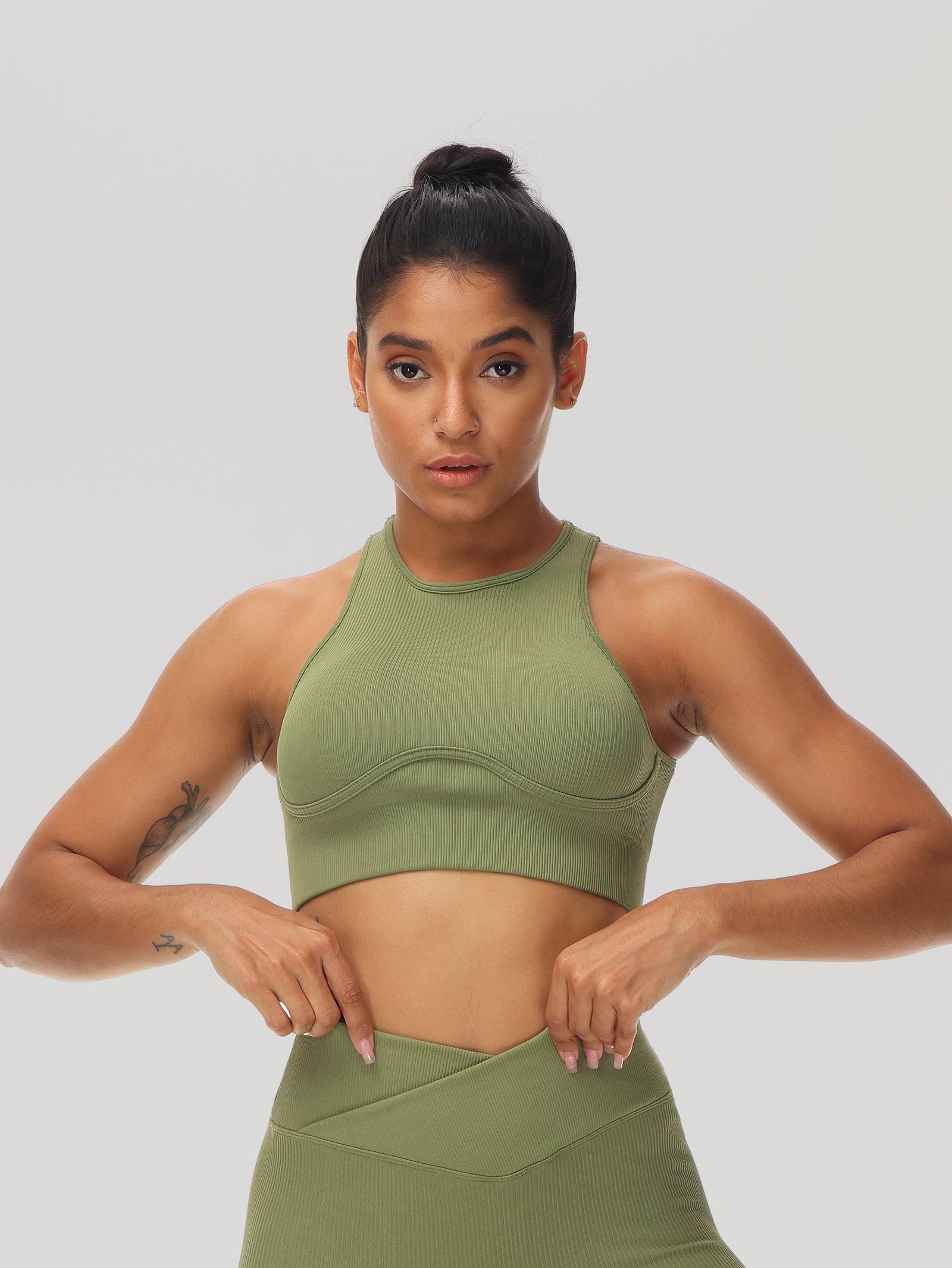 Back Cutout Piping Crop Tank Top