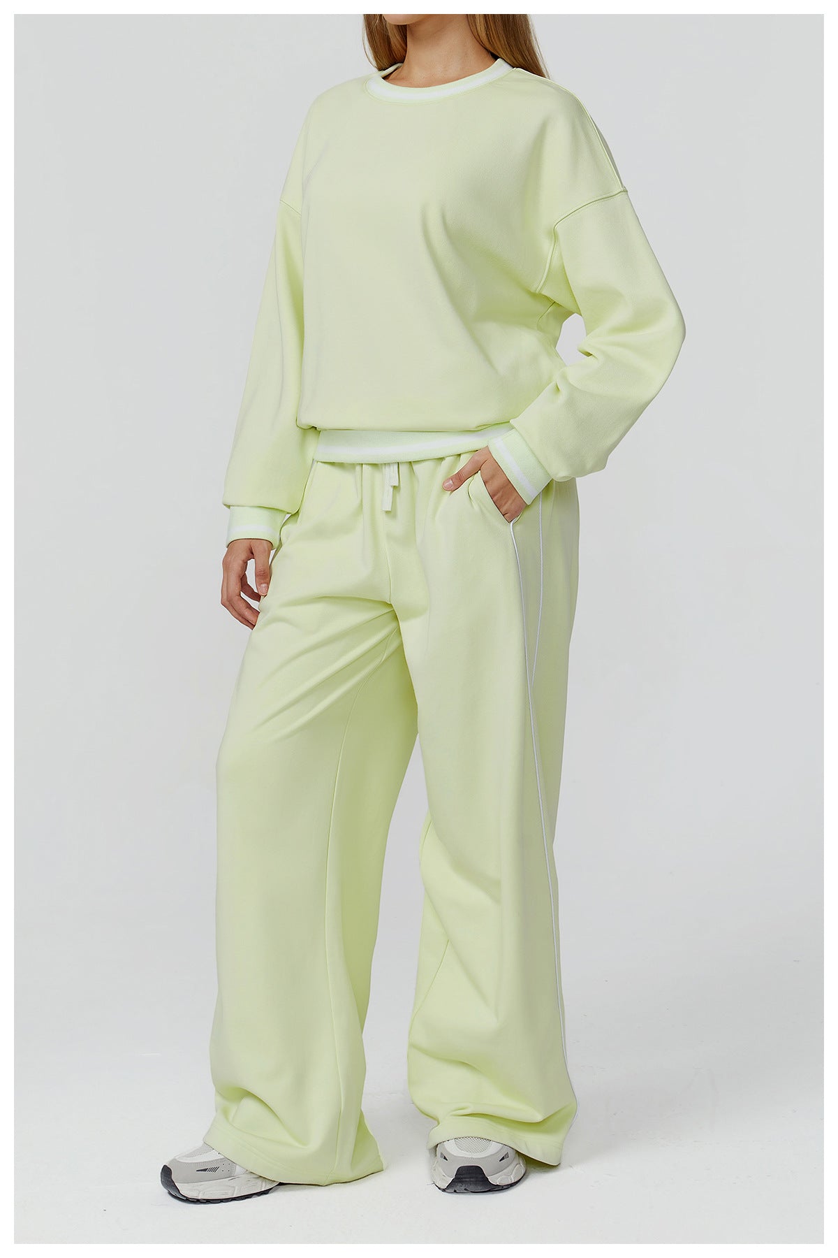 Contrast Trim Relaxed Fit Sweatshirt