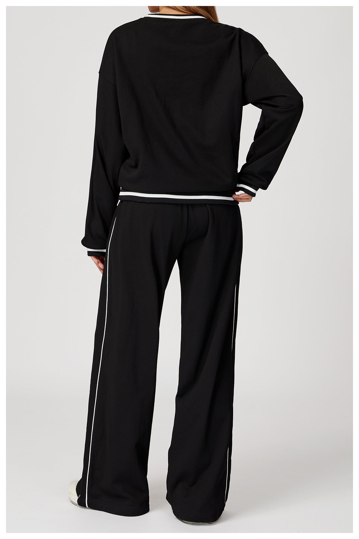 Contrast Trim Relaxed Fit Sweatshirt